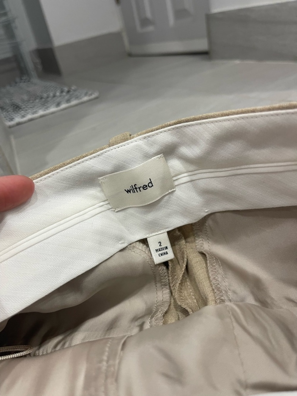 Wilfred effortless pants beige cream tone size 2 inseam 32” tall trousers - Picture 4 of 9